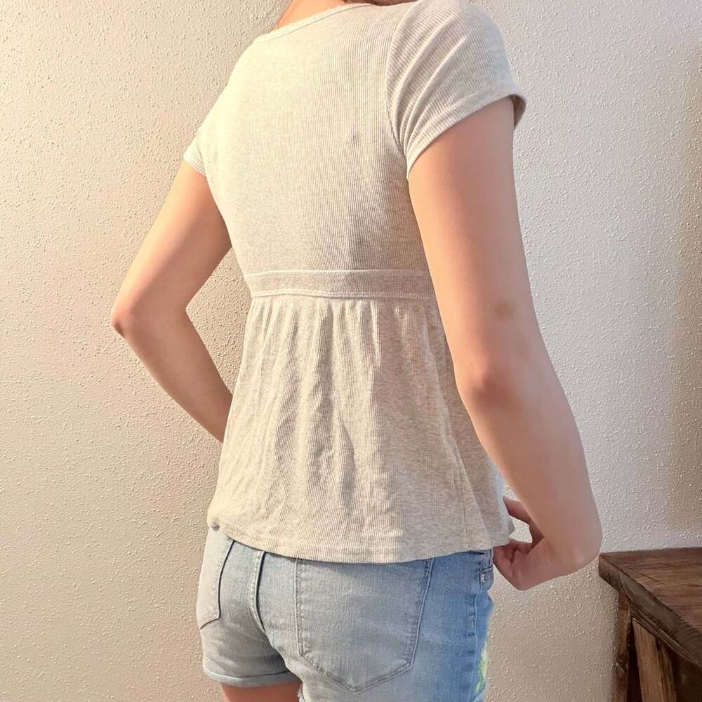 abercrombie kids Grey Ribbed Button-Up Scoop Neck Empire Waist Top Size 11/12 - Picture 3 of 5